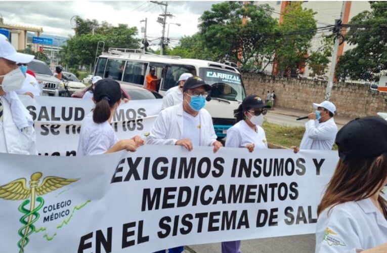 Gobierno contrata médicos cubanos