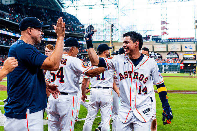 La MLB otorga este premio a final de cada temporada a los jugadores que sean defensivamente excepcionales en su posición. 