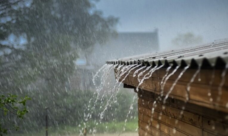 Les llueve sobre mojado