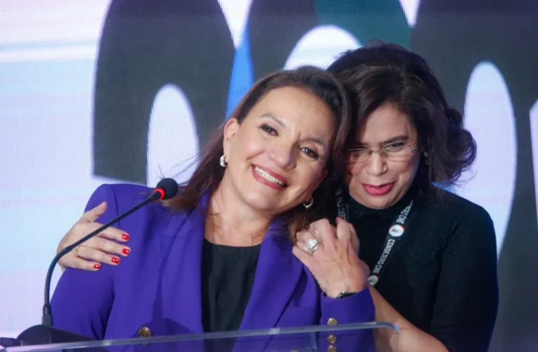 RIXI MONCADA SE ENCARA CON XIOMARA POR LA PRESIDENCIA