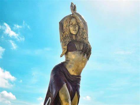 SHAKIRA TIENE SU ESTATUA EN BARRANQUILLA, COLOMBIA