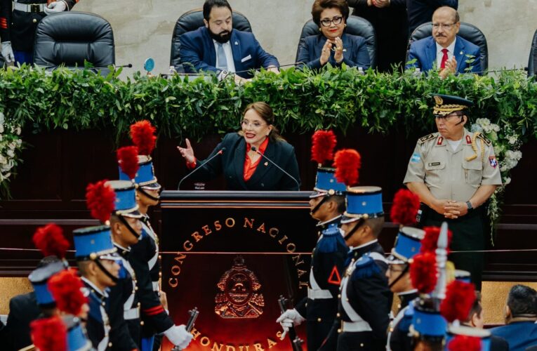 XIOMARA Y LA PIPA DE LA PAZ