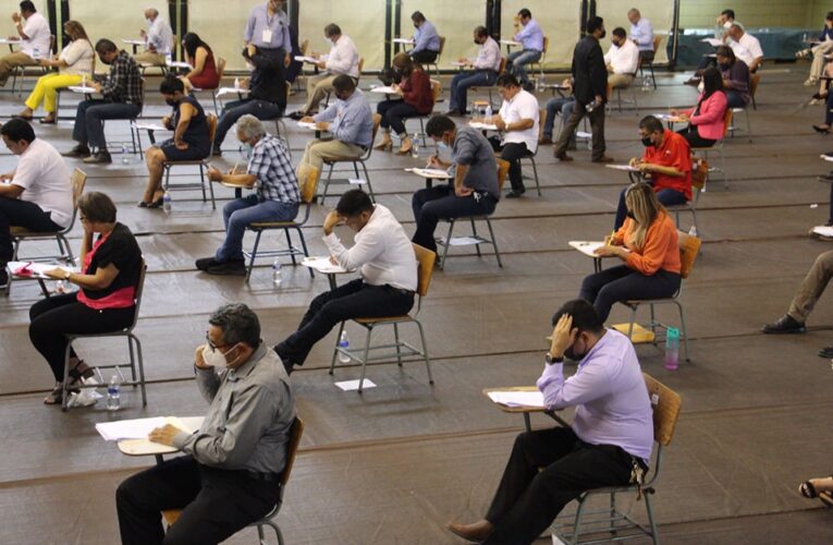 GATO ENCERRADO EN PRUEBAS DE DOCENTES