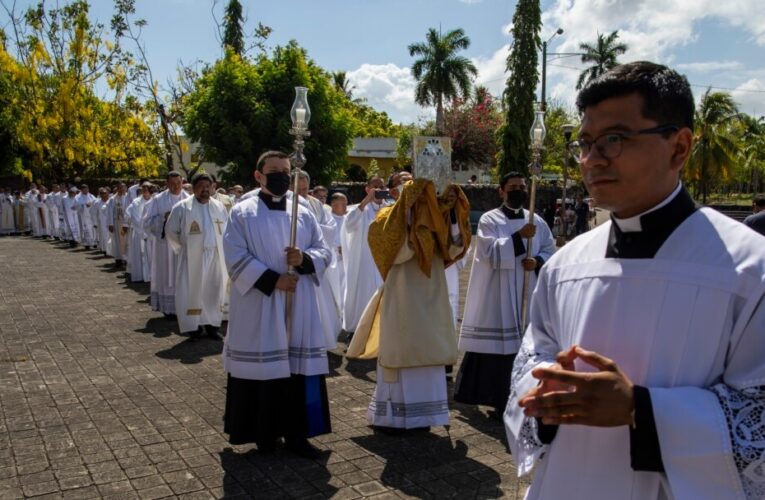 RÉGIMEN NICARAGÜENSE PURGA LA IGLESIA