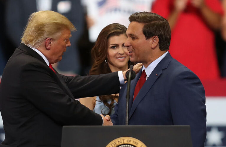 TRUMP CELEBRA LA SALIDA DE DESANTIS DE LA CONTIENDA Y PONE FIN A ENEMISTAD QUE DEFINIÓ CAMPAÑA