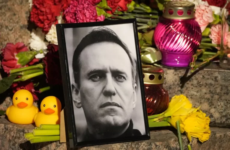 LA MADRE DE ALEXEI NAVALNY FUE NOTIFICADA OFICIALMENTE DE LA MUERTE DE SU HIJO