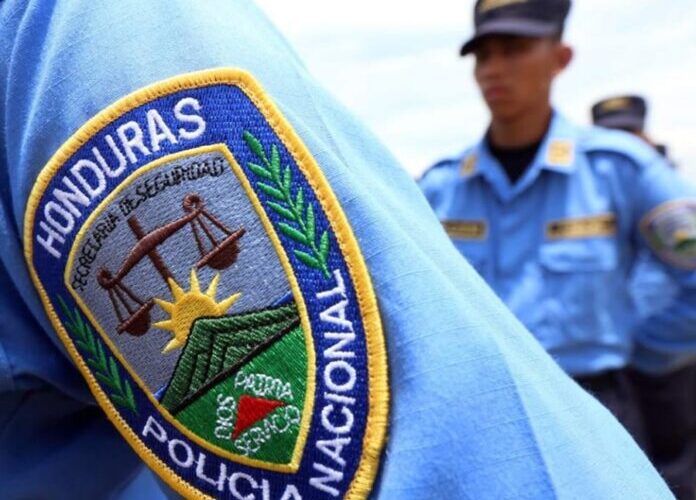 POLICÍA LIMPIA FILAS