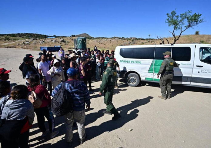 PANAMÁ DEPORTA MÁS DE 100 MIGRANTES INDIOS TRAS UN ACUERDO CON EEUU