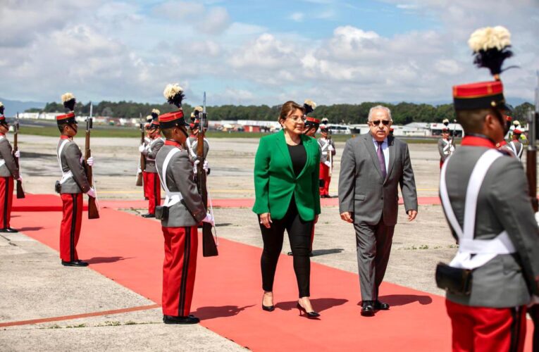 XIOMARA CASTRO, EN ALFOMBRA ROJA