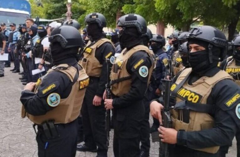 NUEVOS UNIFORMES PARA DESVIAR LA ATENCIÓN