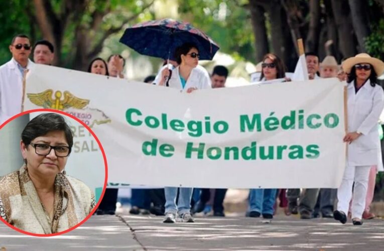 MÉDICOS A COMBATE