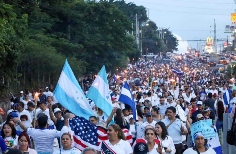 VUELVEN A BRILLAR LAS ANTORCHAS