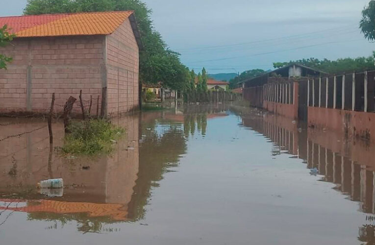 LLUVIAS Y  LOS AMATES INCOMUNICADA, ¡COMO SIEMPRE!