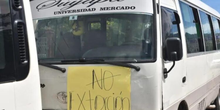 EXTORSIONADORES SOCAN A TRANSPORTISTAS EN MORAZÁNICO