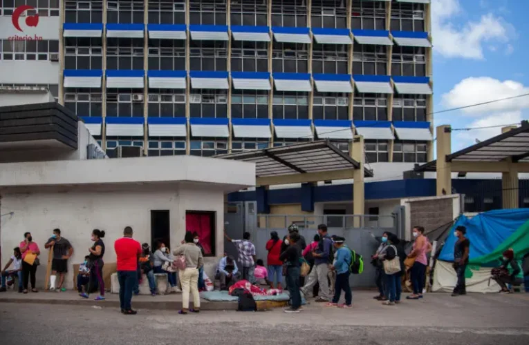 QUIEREN TAPAR LA CRISIS VENDIENDO PAJA