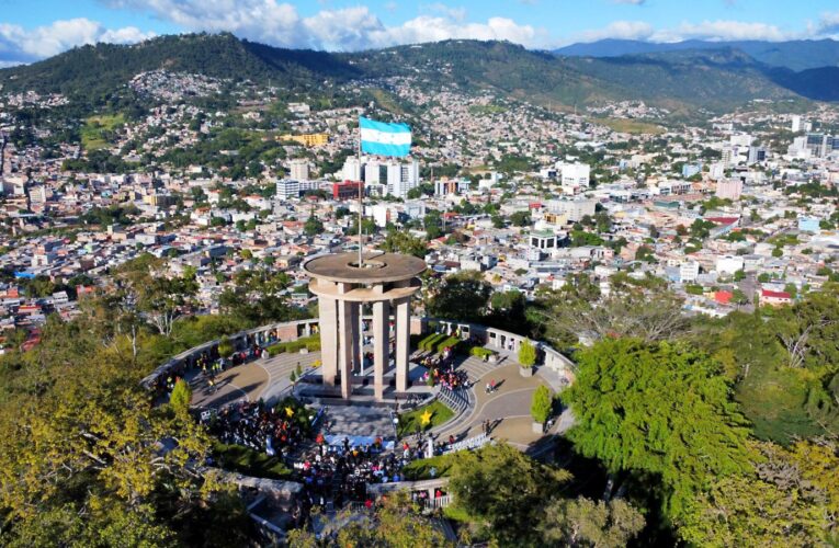 XIOMARA NAVIDEÑA Y EL CORO DE LOS MIL DESEOS